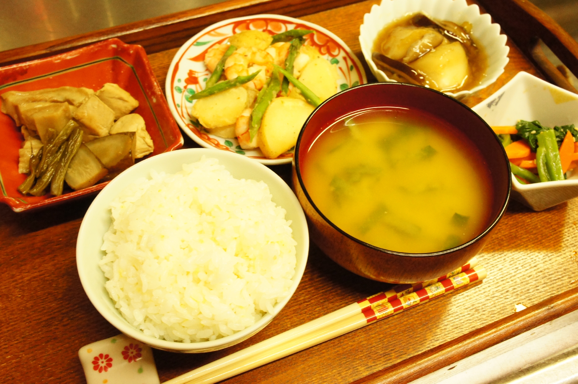 【食通信】スタッフの作るご飯